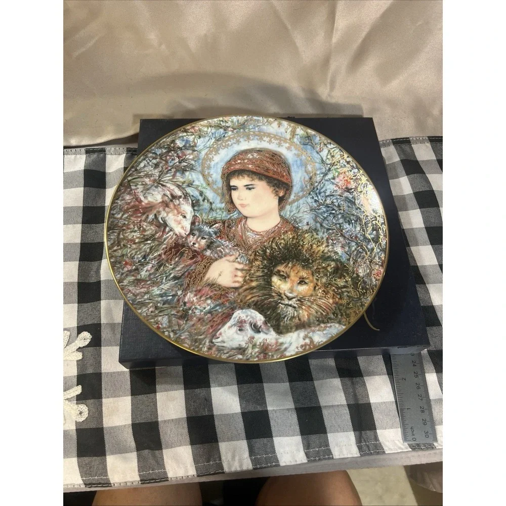 Edna Hibel Christmas Plate 1989 